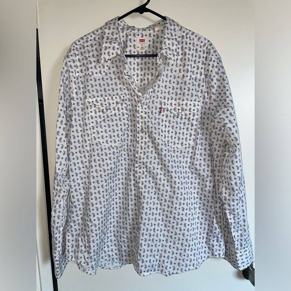 Levi's Men's Casual White and Blue Paisley Shirt